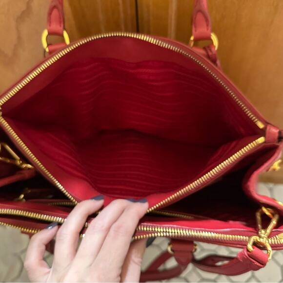 Prada $3,495  Galleria Saffiano Large Leather Bag 100% Authentic - Picture 8 of 14